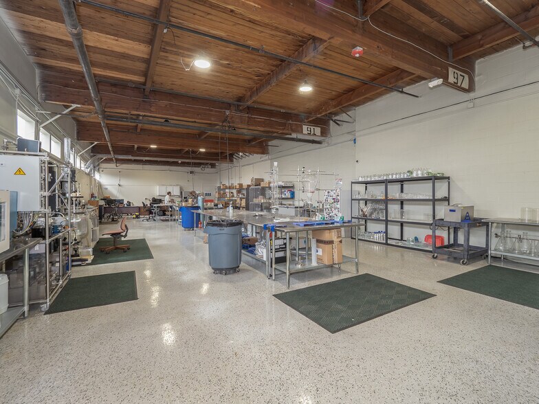 More Photos Of 630 SW Walnut St, Hillsboro Warehouse For Sale