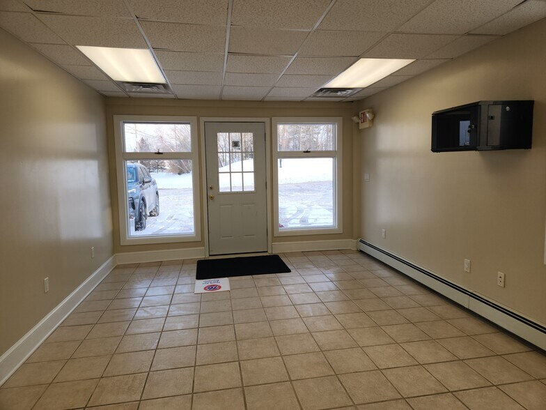 More Photos Of 188 Lake St, Liberty Freestanding For Lease