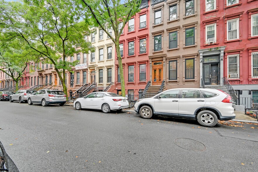 More Photos Of 252 W 132nd St, New York Apartments For Sale