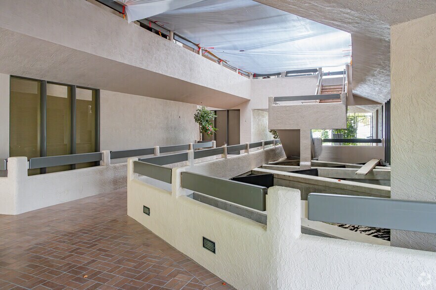 More Photos Of 3120-3132 W Main St, Visalia Office For Lease