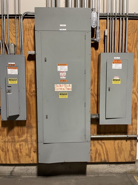 More Photos Of 1577 N Airport Rd, Fremont Manufacturing For Lease