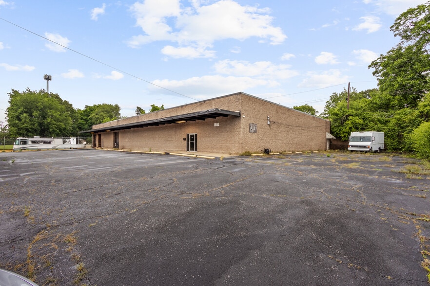 Primary Photo Of 1862 LATHAM St, Memphis Warehouse For Sale