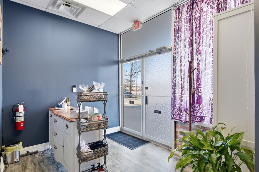 More Photos Of 5472-5486 Southern Maryland Blvd, Lothian Storefront For Sale