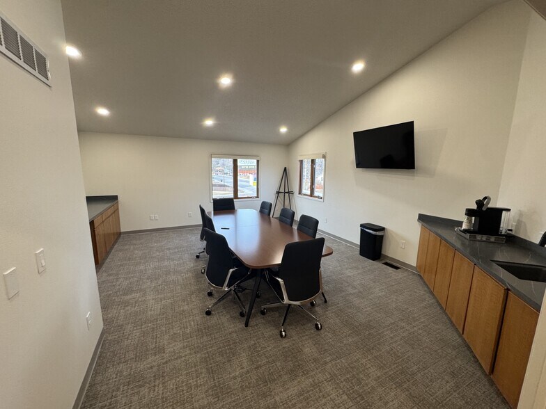 More Photos Of 3615 Canyon Lake Dr, Rapid City Loft Creative Space For Lease