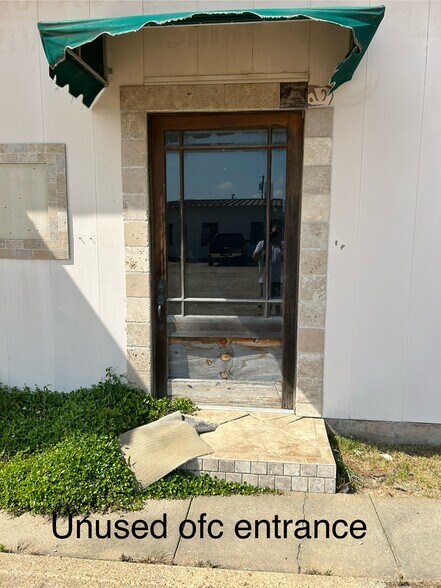 More Photos Of 711 Highway 82 W, Greenwood Warehouse For Sale