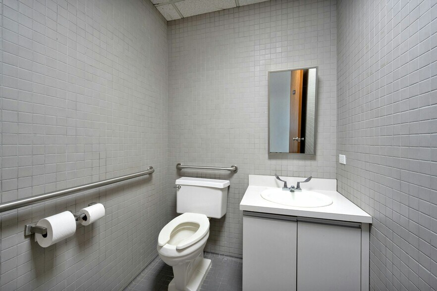 More Photos Of 970 N Broadway, Yonkers Medical For Lease