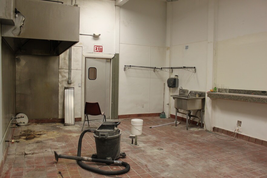 More Photos Of 943 B St, Hayward Restaurant For Sale