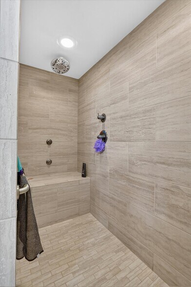 More Photos Of 11802 N Charley Bluff Rd, Milton Restaurant For Sale