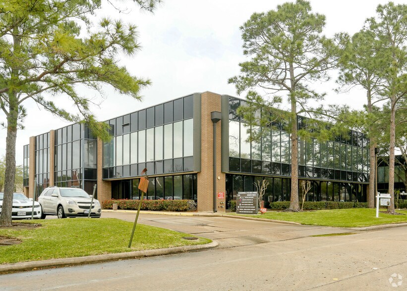 More Photos Of 1335 Regents Park Dr, Houston Office For Lease