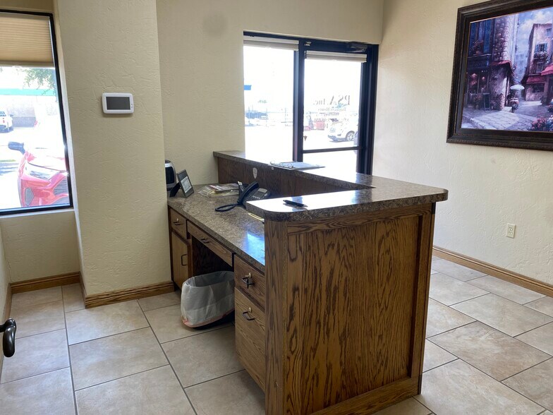 More Photos Of 5500 Bluebird St, Amarillo Storefront For Sale