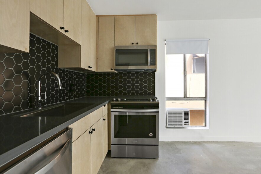 More Photos Of 146 N Vendome St, Los Angeles Apartments For Sale