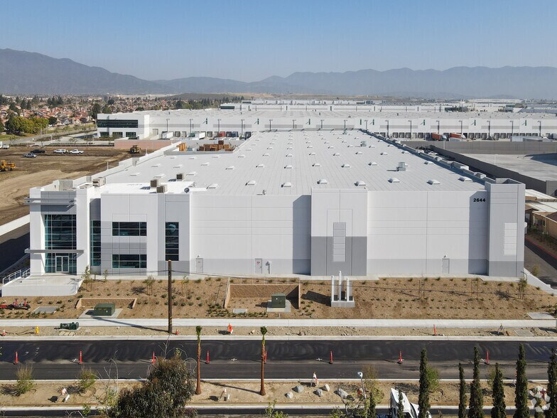 More Photos Of 2646 W Base Line Rd, Rialto Distribution For Lease