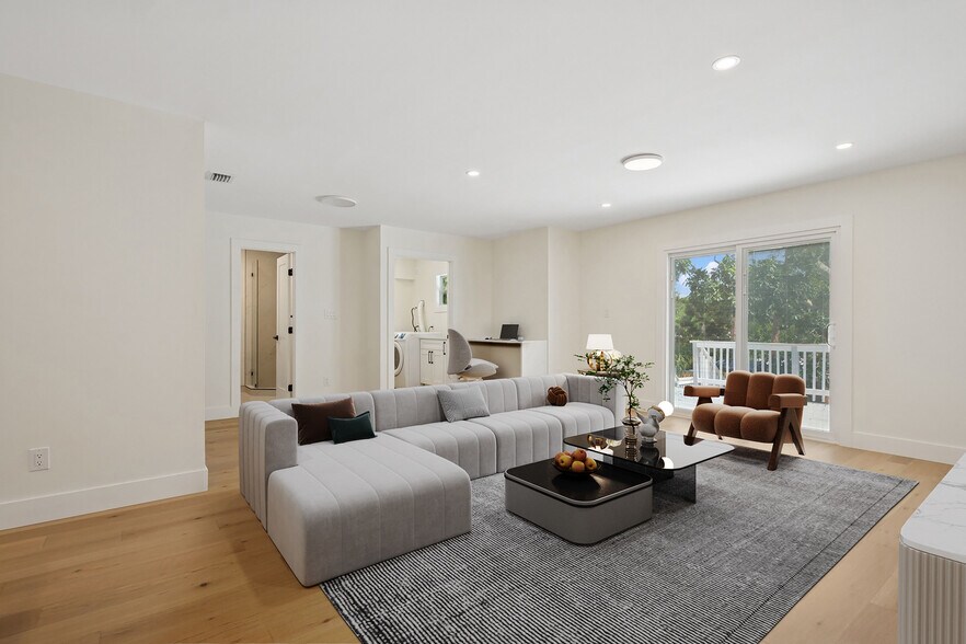 More Photos Of 2655 Bay St, Sarasota Apartments For Sale