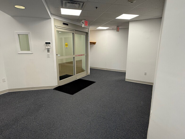 More Photos Of 1 Technology Park Dr, Bourne Medical For Lease