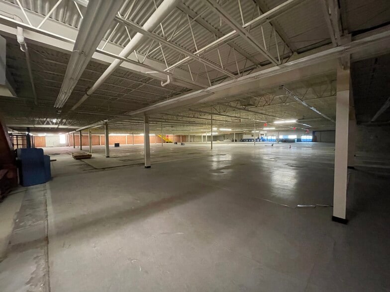 More Photos Of 6711 W Newberry Rd, Gainesville Department Store For Sale