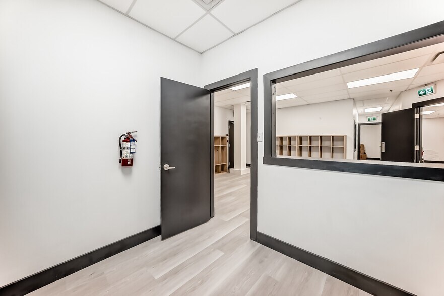 More Photos Of 1015 Centre St NW, Calgary Storefront Retail Residential For Sale