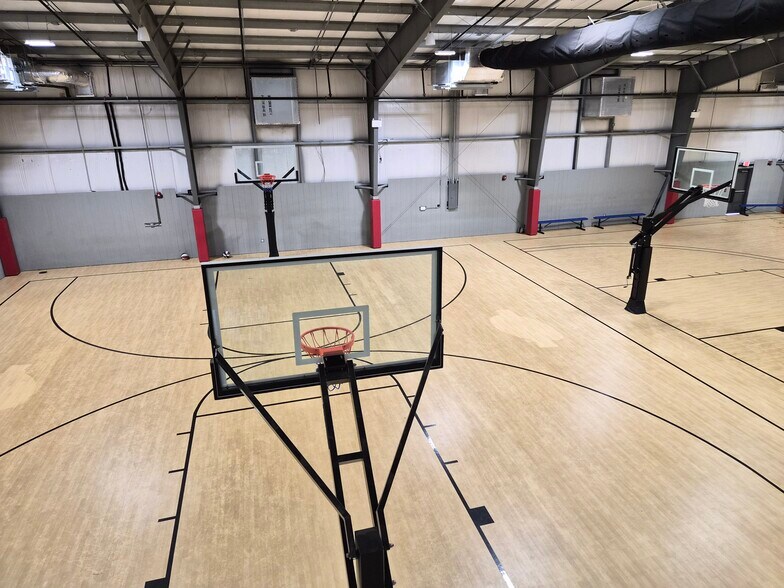 More Photos Of 8200 Cypress Plaza Dr, Jacksonville Health Club For Lease