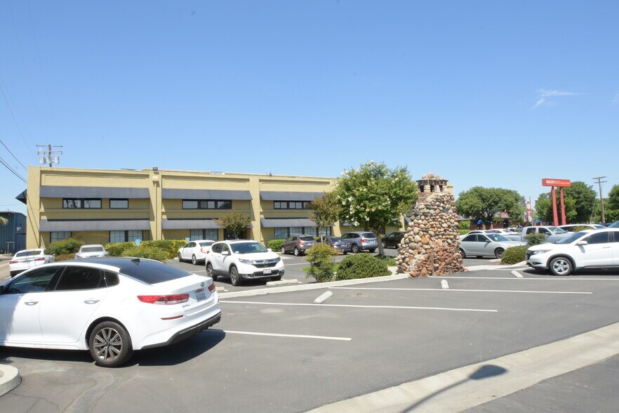 More Photos Of 425 W 7th St, Hanford Office For Sale