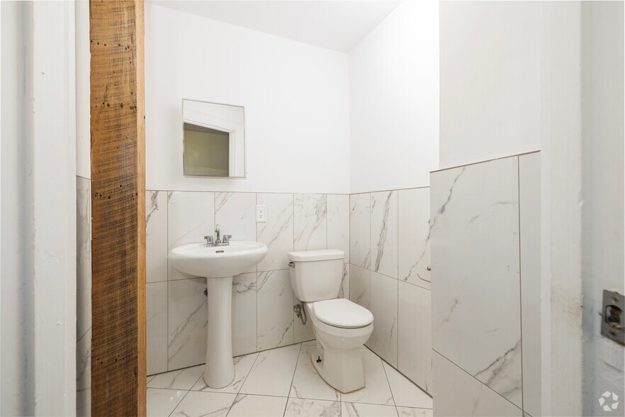 More Photos Of 2310 Rue Guy, Montréal Apartments For Lease