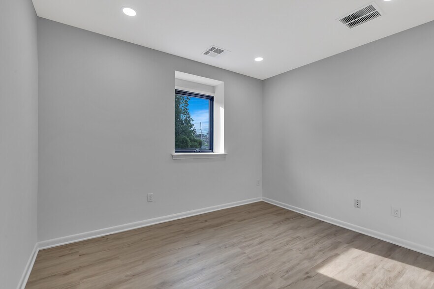 More Photos Of 253 Mantoloking Rd, Brick Apartments For Sale