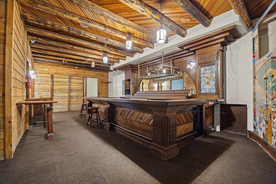 More Photos Of 1111 W Victory Way, Craig Unknown For Lease