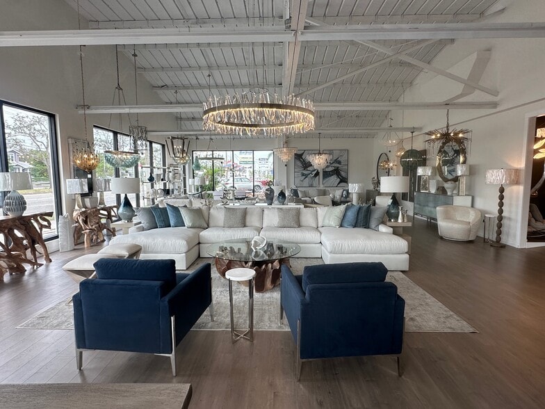 More Photos Of 4441 S Tamiami Trl, Sarasota Freestanding For Lease