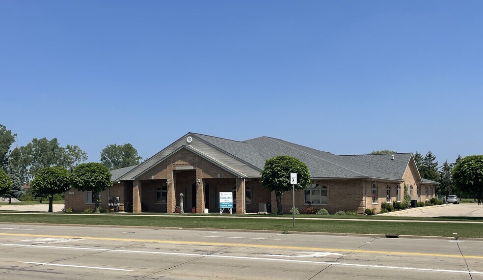 More Photos Of 47100 Schoenherr Rd, Shelby Township Medical For Lease