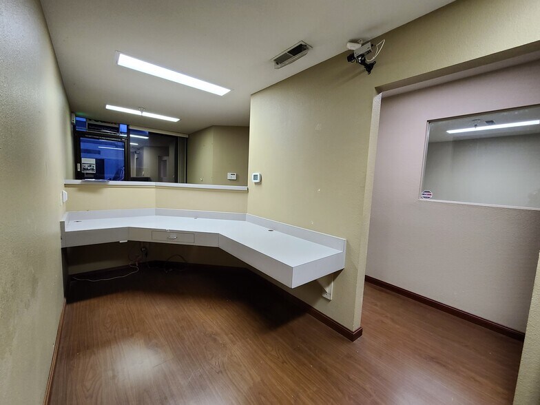 More Photos Of 430 N Canal St, South San Francisco Manufacturing For Sale