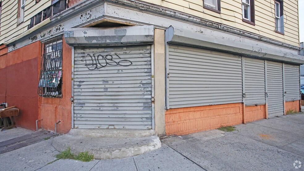 More Photos Of 1675 E New York Ave, Brooklyn Warehouse For Sale
