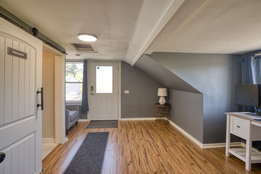 More Photos Of 40 Main St, Pacific Beach Flex For Sale