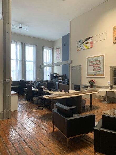 More Photos Of 2250 W Grand Ave, Chicago Storefront Retail Office For Lease