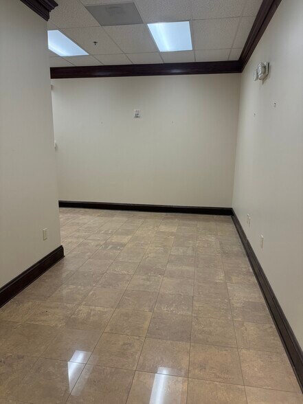 More Photos Of 19520 W Catawba Ave, Cornelius Office Residential For Lease