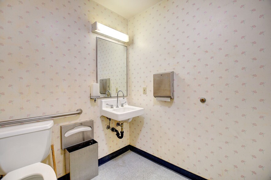 More Photos Of 18056 Wika Rd, Apple Valley Medical For Lease