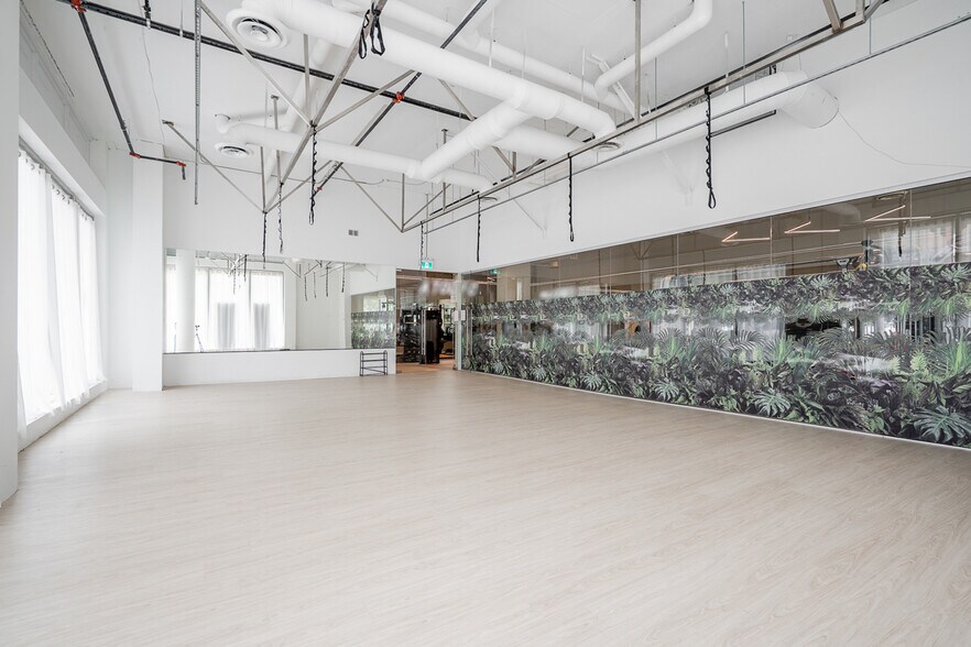 More Photos Of 5508 Hollybridge Way, Richmond Office For Lease