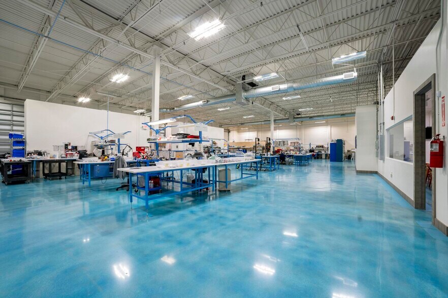 More Photos Of 320 International Pky, Sunrise Warehouse For Sale