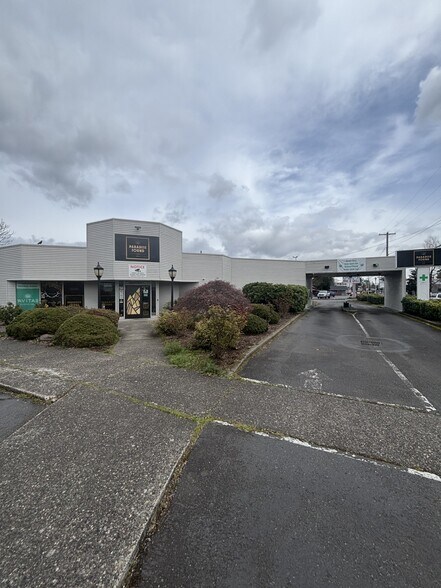 More Photos Of 10735 NE Halsey St, Portland Freestanding For Sale