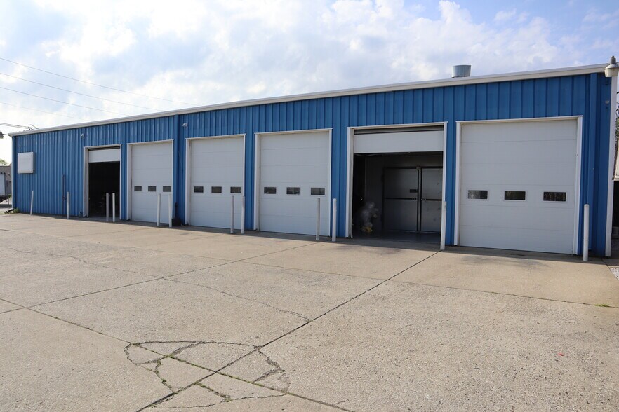 More Photos Of 1430 S High School Rd, Indianapolis Flex For Lease