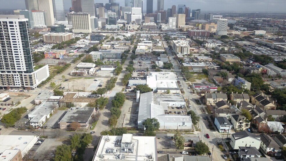 More Photos Of 2902 Caroline St, Houston Warehouse For Sale