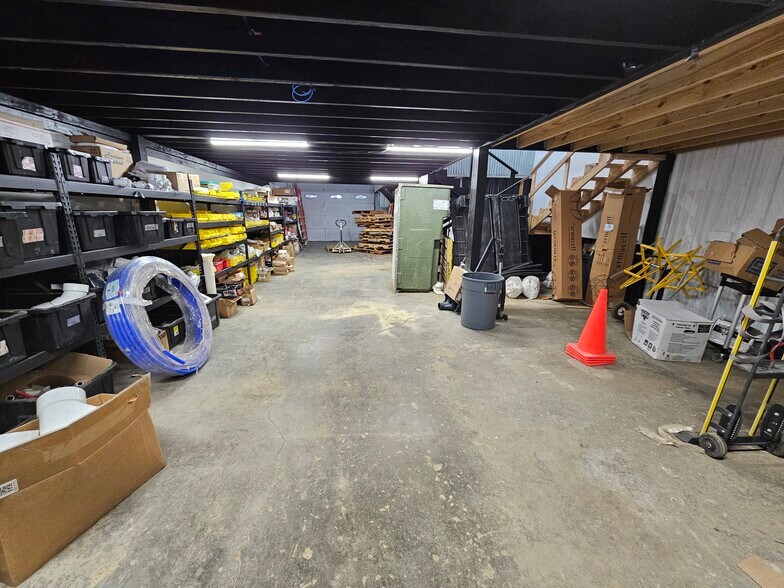 More Photos Of 2117 W Morris St, Indianapolis Warehouse For Lease