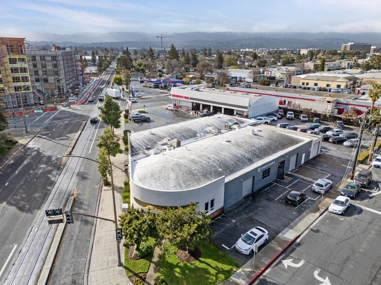 More Photos Of 1023 Chestnut St, Redwood City Research And Development For Sale