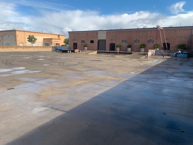 More Photos Of 2406 S Main St, Santa Ana Service For Lease
