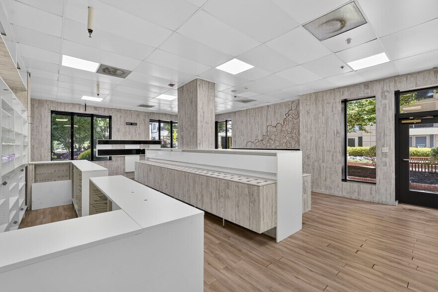 More Photos Of 900 N Taylor St, Arlington Continuing Care Retirement Community For Lease