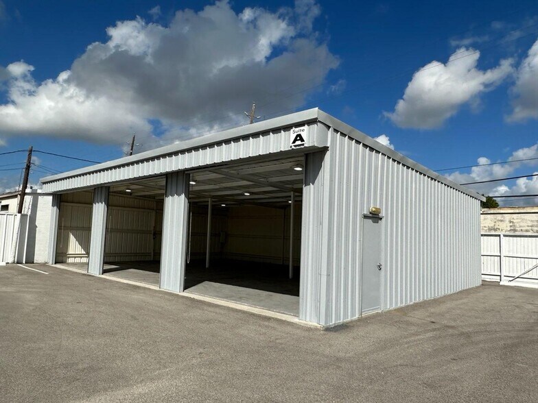 More Photos Of 5830 Star Ln, Houston Light Distribution For Lease