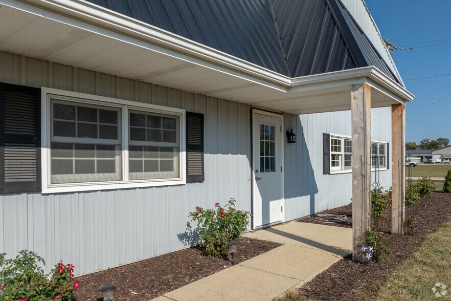 More Photos Of 950 Gore Rd, Morris Warehouse For Lease