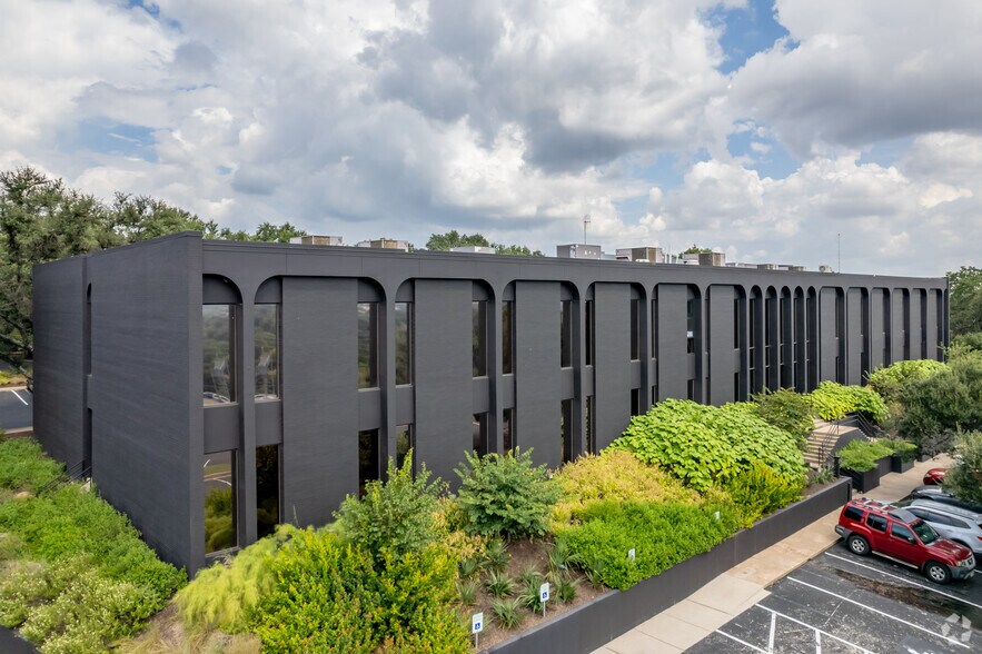 More Photos Of 7719 Wood Hollow Dr, Austin Office For Lease