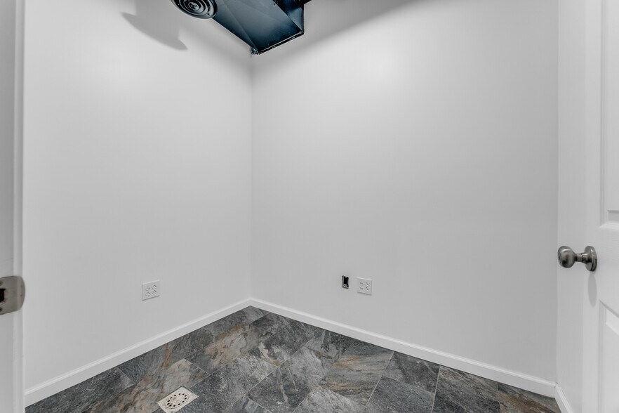 More Photos Of 417 Holland Ave, Morgantown Storefront Retail Office For Lease