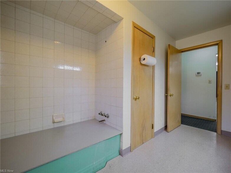 More Photos Of 31255 Lorain Rd, Cleveland Office Residential For Sale