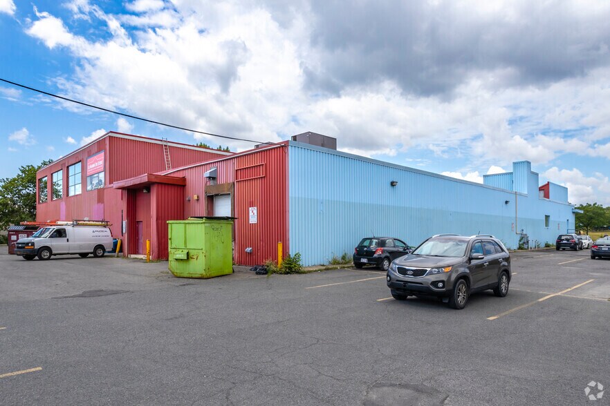 More Photos Of 3500-3520 Boul Saint-Joseph E, Montréal Storefront For Lease