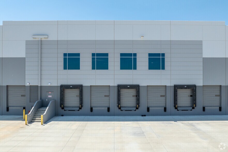 More Photos Of 19972 Patterson Ave, Perris Distribution For Lease