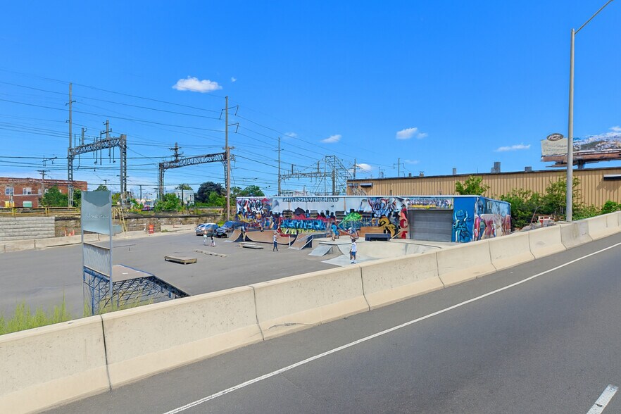 More Photos Of 1625 Railroad Ave, Bridgeport Warehouse For Sale